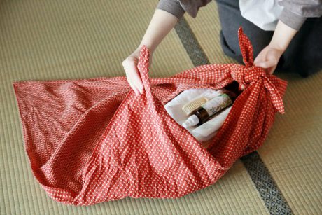 ふろしきの包み方！日常的に使えるシチュエーション別の包み方を覚えよう。