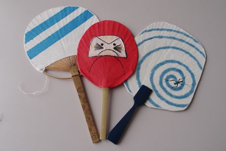 かこさとしさん名作「だるまちゃん」が越前和紙のうちわに！ 製作風景を見学してきました。