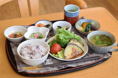 野菜たっぷりランチがおすすめ! リニューアルした鯖江市「こっしぇるん。かふぇ」に行ってきました。