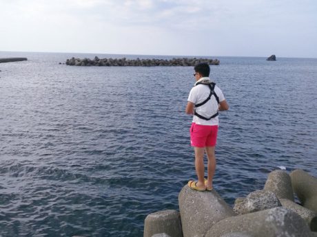【住みます芸人日記】お笑いはどうした？！ 「パナマ海水浴場」石田、プロ釣り師への長く険しい道。