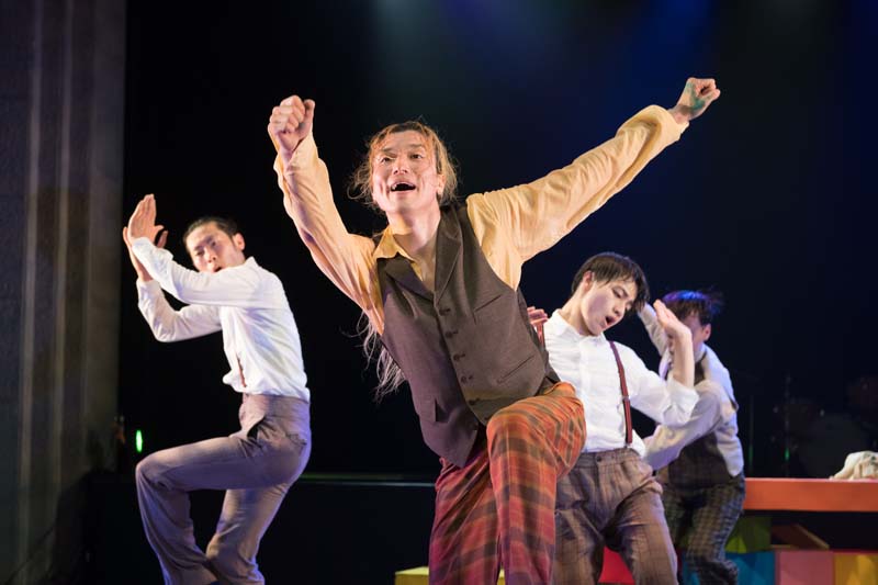 福井市出身のダンサー藤田善宏さんのコンテンポラリーダンス「ライトな兄弟」が、３月に福井で上演されるって！