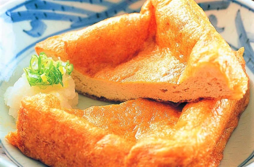 福井で有名な谷口屋「竹田の油揚げ」は絶品！ぜひ揚げたての美味しさを味わってみて