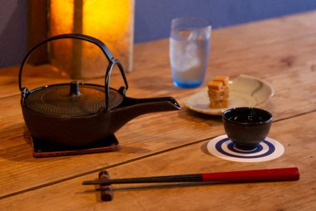 山中温泉街にある「和酒BAR 縁がわ」は、日本酒好きにおすすめしたい最高の隠れ家です。