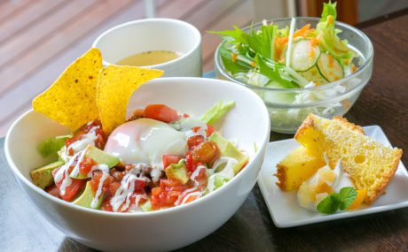 今回で最終号！ 「ランチパスポート福井Vol.13」は200ページ超で4ヵ月間有効。ランチ、パン、スイーツ、TSUTAYAレンタル、お風呂などお得たっぷり！！