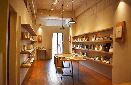 お気に入りの本とコーヒーでスローなひとときを。 福井市駅前に素敵な本のセレクトショップ「わおん書房」がオープンしました。