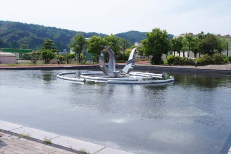 【街ネタ情報ありがとう】こんなところに屋上庭園が！日野川スウェッジガーデンは広い憩いの庭園でした。