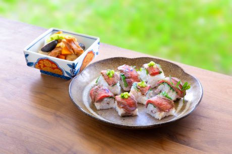 ◎6月のごちそうレシピ◎「牛ステーキ寿司、里芋と車麩の煮物」