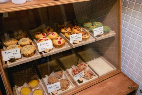 マフィンをカゴに詰めて森へ出かけよう！ 石川県加賀市のMAGNOLI（マグノリ）で特別なハイキングを。