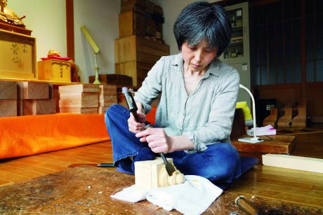 鈴木彫刻所・鈴木美央さんと「ノミと砥石」【ふくいの人と道具】