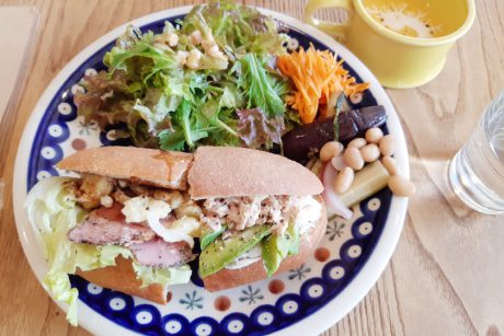 京都から移住した店主がつむぐ優しい時間、kito cafe（キトカフェ）小浜店はほっこり優しいお店でした。