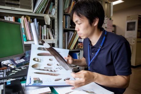 学芸員・出口翔大さんと「観察ノート」【ふくいの人と道具】