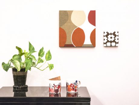 ファブリックパネルの作り方とは？お気に入りの布でプチ模様替え！