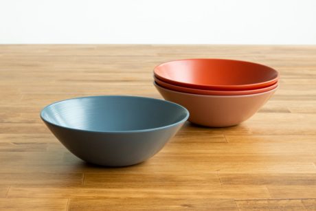 今日はどんな料理に合わせよう？ 漆琳堂の「RIN＆CO.」は日常の食卓が華やぐ、美しくて使いやすいうつわ。