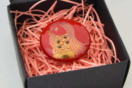 ★受付期間終了★蒔絵職人が本気を出したアマビエの高級漆器ブローチ！ なんと、ふーぽ読者にプレゼントしちゃいます！！