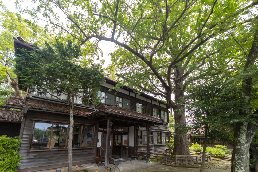 緑に囲まれた歴史ある建物で山の文化に触れる。加賀に行ったらぜひ立ち寄りたい「深田久弥 山の文化館」。