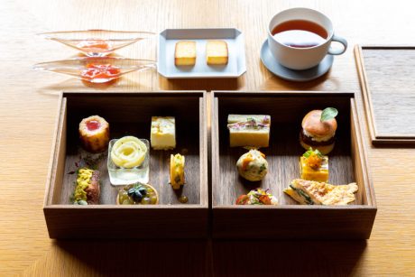 海を眺めながら優雅にお茶と軽食。レストラン「ＬＵＬＬ（ラル）」のアフタヌーンティーは女子の期待を裏切りません！