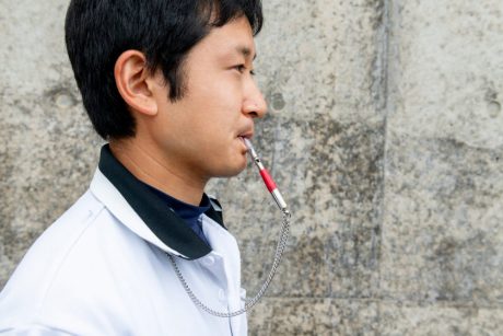 イルカトレーナー・加藤篤さんと「ホイッスル」【ふくいの人と道具】