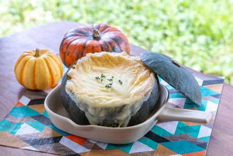 ◎10月のごちそうレシピ◎「かぼちゃまるごとグラタン」