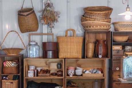 現代の暮らしに溶け込む、古き良き道具に出合える。福井県内の古道具店めぐり。