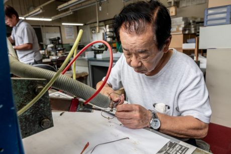 めがね修理職人・大越彰一さんと「高周波誘導加熱装置」【ふくいの人と道具】