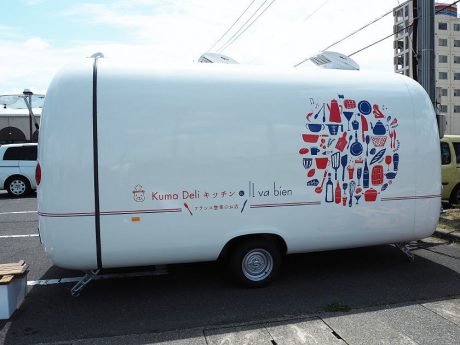 フランスお惣菜の店「KumaDeliキッチン」のキッチンカー「ピクマニック号」が登場！ 青空ランチに行ってきました。