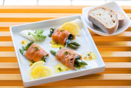 ◎5月のごちそうレシピ◎「生わかめとサーモンの生春巻き風」