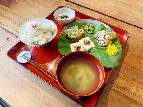 月に2回、福井市のクマゴローカフェで開かれる「みちくさ食堂」。一足早く紹介します。