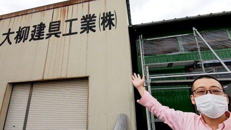カリマンタンむーちゃんの「建具屋さんで飛沫防止シートを作ってきました！ 」【福井よしもと芸人日記】