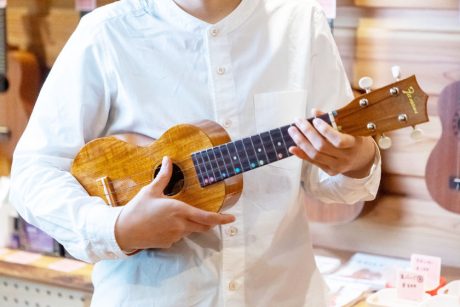 おうち時間に音色で彩りを♪ 「福井ウクレレクラスタ楽音」で気軽にウクレレ体験してみよう。
