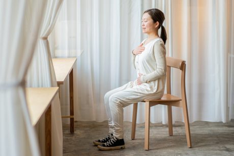 リラックスできる3つの呼吸法！心と身体が軽くなるゆっくりとした深い呼吸方法