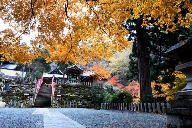 福井県「三方石観世音」の紅葉の画像