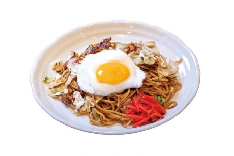 65年にわたる街の名物メニュー。敦賀コンパの焼そば【ローカル食遺産】