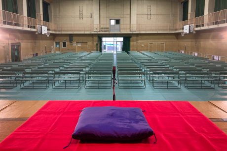 落語家の笑福亭笑生の「1日6回公演、大阪のマンモス小学校に行く。」【福井よしもと芸人日記】