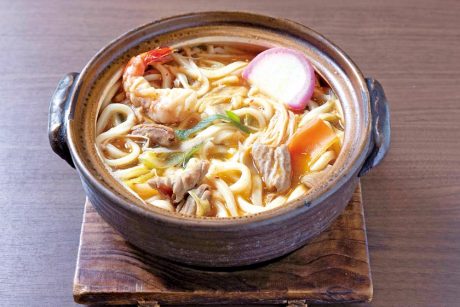 30年続く看板メニュー。福井市にあるそば処まる八の「もつ煮込みうどん」【ローカル食遺産】