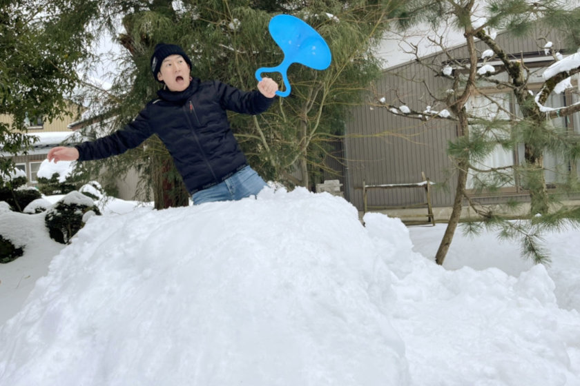 笑福亭笑生の「多すぎる雪で子ども達と雪山作り」【福井よしもと芸人日記】
