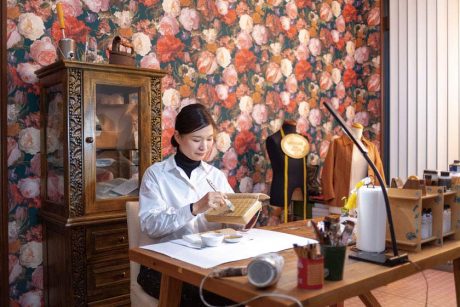 衣服を永く使い続けるためのお手入れ方法。普段のケアや繕い方法などを紹介