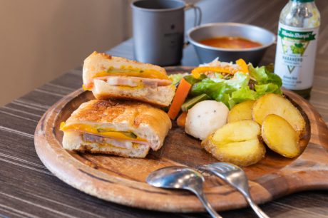 出来たてのホットサンドが味わえる「Lantern Bear（ランタンベアー）」が鯖江市の福鉄・神明駅横にオープン。