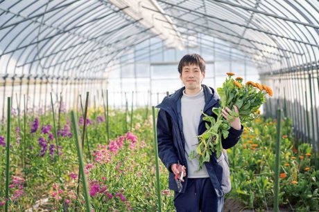 福井の花生産者を巡る。手にする花の向こうにいる、愛情をかけて花をつくる人に会いに行きました。