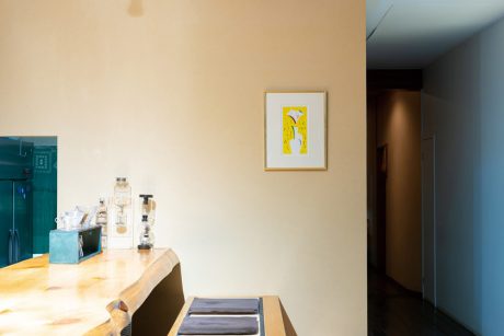 「観る絵？ 聴く絵？ 音を想像して楽しむ。」福井市のお食事と珈琲 百にある“三田村和男「十月の曲にそって」2018年“【福井の或る場所のアート】