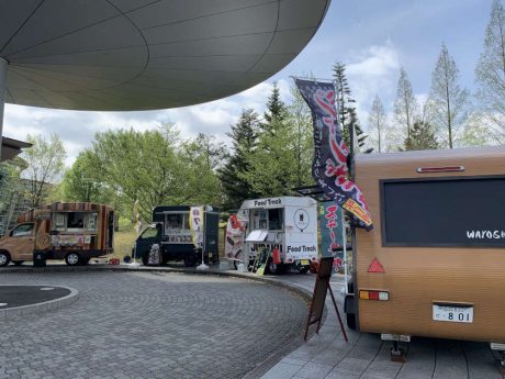 福井市美術館に5/15(日)までキッチンカーが日替わりで来てるよ。下馬中央公園でピクニックもオススメ♪