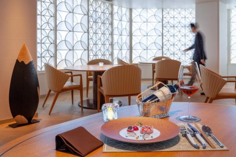 ハレの日のお祝いや、ライフステージの変わり目に。福井市のリバージュアケボノ内フレンチレストラン「Aujus」では、旬の福井フレンチが楽しめます。