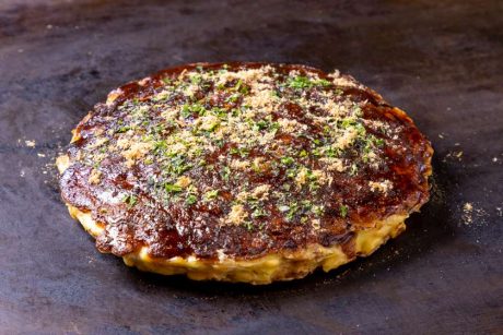 一度食べたら、やみつき。大野市にある“お好み焼きひろの”の「にんにく玉お好み焼き」【ローカル食遺産】