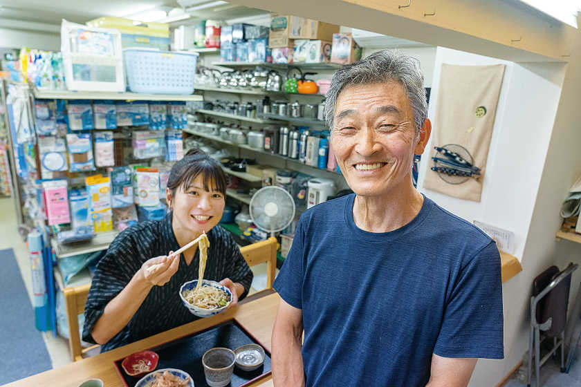 日用雑貨店の奥で、手打ちそばを食す。【生活芸人・田中佑典のふくい微事記～三国町編～】