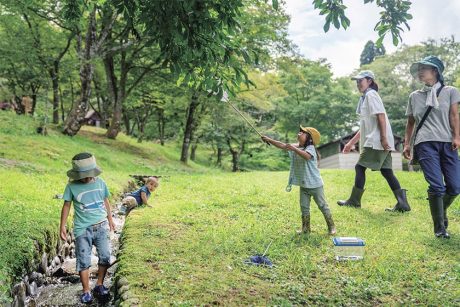 親子で自然とあそぼう！ プロに教えたもらった「見守る自然遊び」のルール。