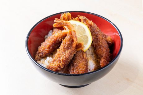 エビ好きの心を揺さぶる一品。越前町にあるお食事処かねいちの「越前産甘エビのソース丼」【ローカル食遺産】