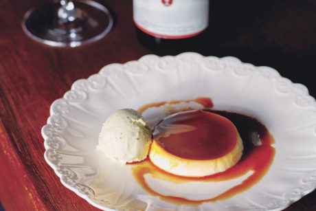 プリンを楽しむ４つのシーン。飲みもの、空間、過ごし方など、ゆったりとした時間をプリンと共に。