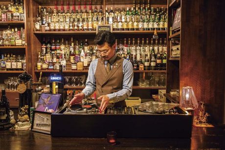 福井でレコードを聞きたくて。アナログな音質と時代の空気を感じに、バーやカフェ、県内施設を巡ります。