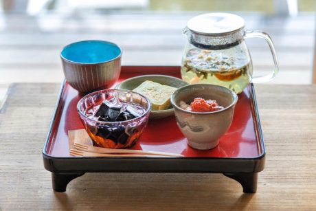 心と体がめぐるお茶の時間。あわら市の古民家カフェ「薬膳茶279」は、オリジナルブレンドのお茶や自家製ランチ＆デザートを楽しめます。