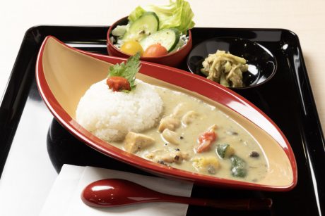 山うに味変で二度おいしい。鯖江市にある喫茶 椀椀の「グリーンカレー」【ローカル食遺産】