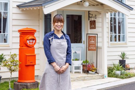 懐かしいのに新しいネオクリームソーダ。小浜市・コミュニティカフェ 金四郎の「7色クリームソーダ」。
